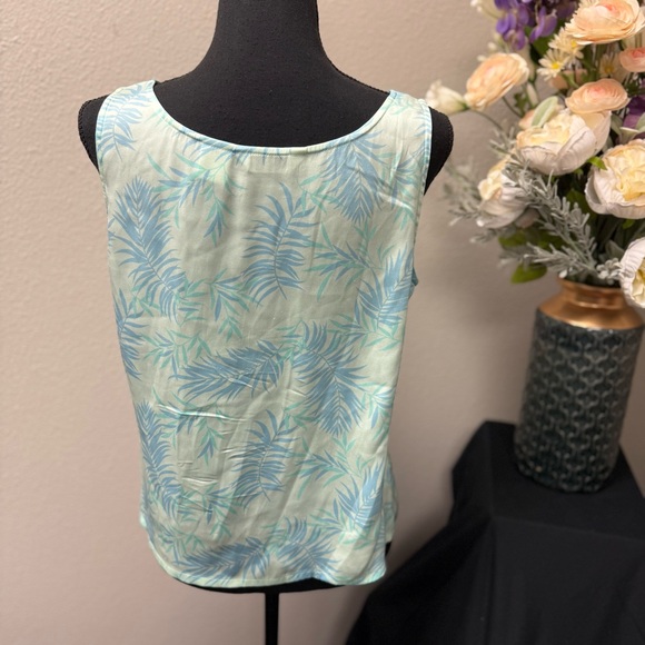 Tommy Bahama Silk Stretch Tank Top – Palm Print, Size Medium. 93% Silk - Picture 3 of 7